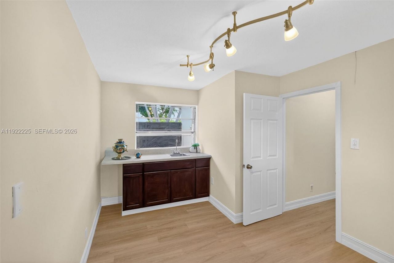 9261 SW 88 St, Miami, FL 33176 Photo