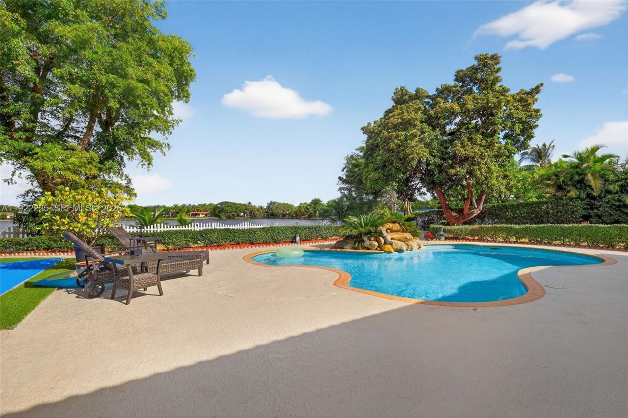 9261 SW 88 St, Miami, FL 33176 Photo