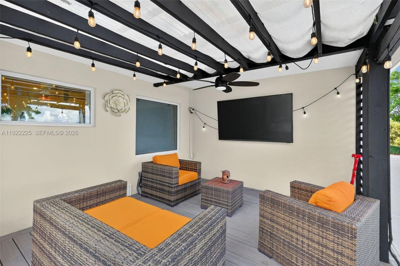 9261 SW 88 St, Miami, FL 33176 Photo