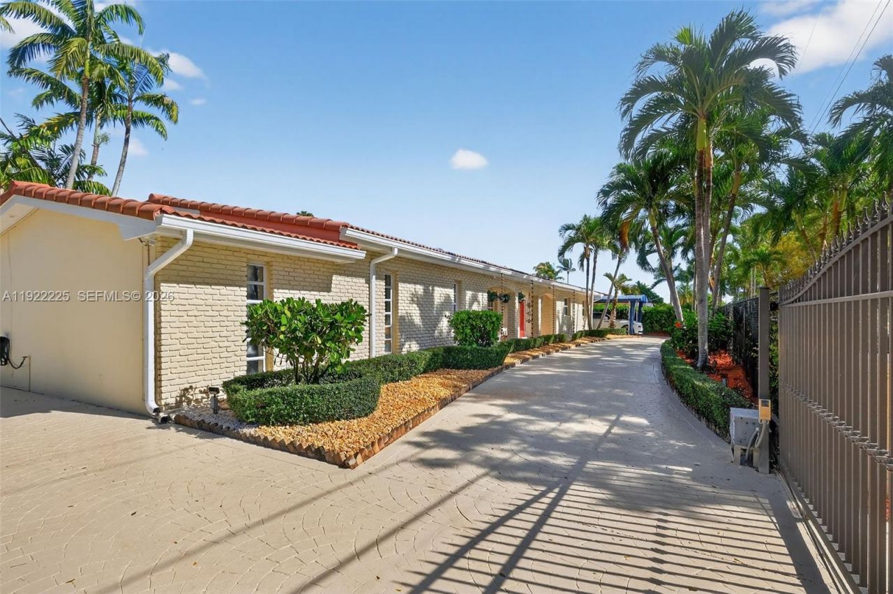 9261 SW 88 St, Miami, FL 33176 Photo