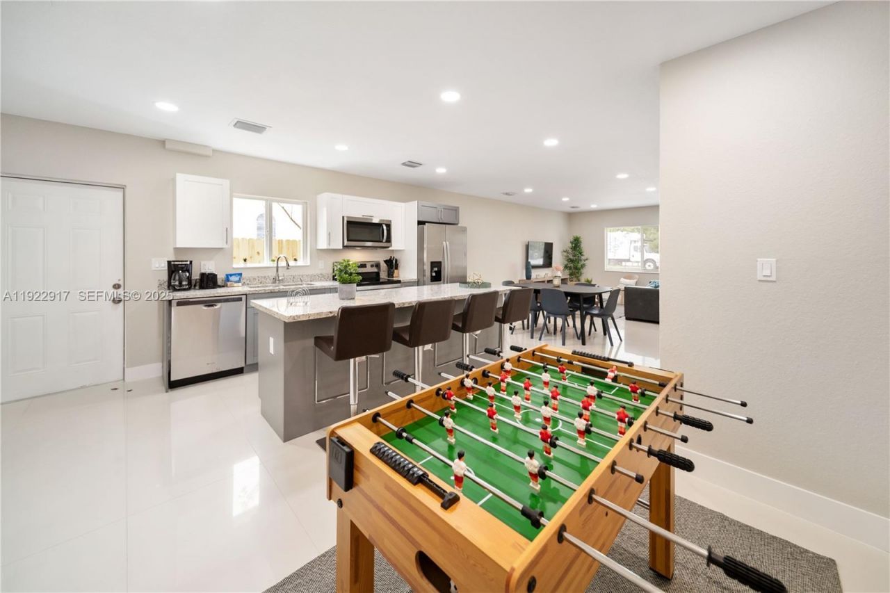 1770 NW 55th St, Miami, FL 33142 Photo