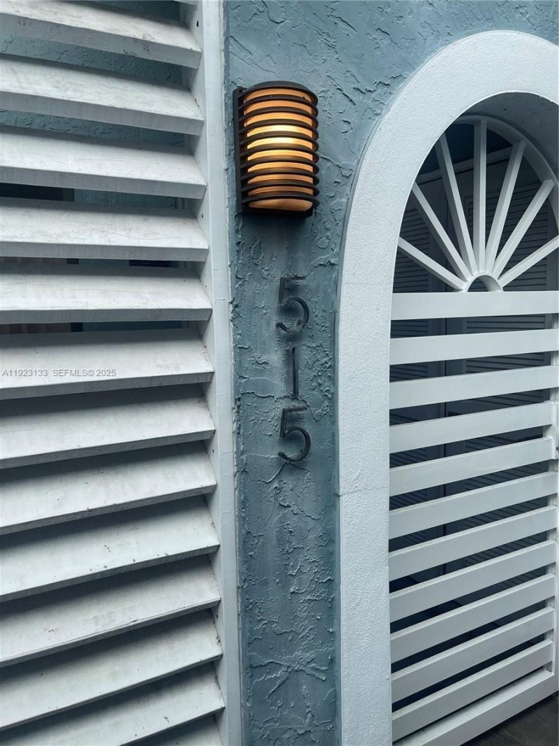 515 NE 38th St, Unit 10, Miami, FL 33137 Photo