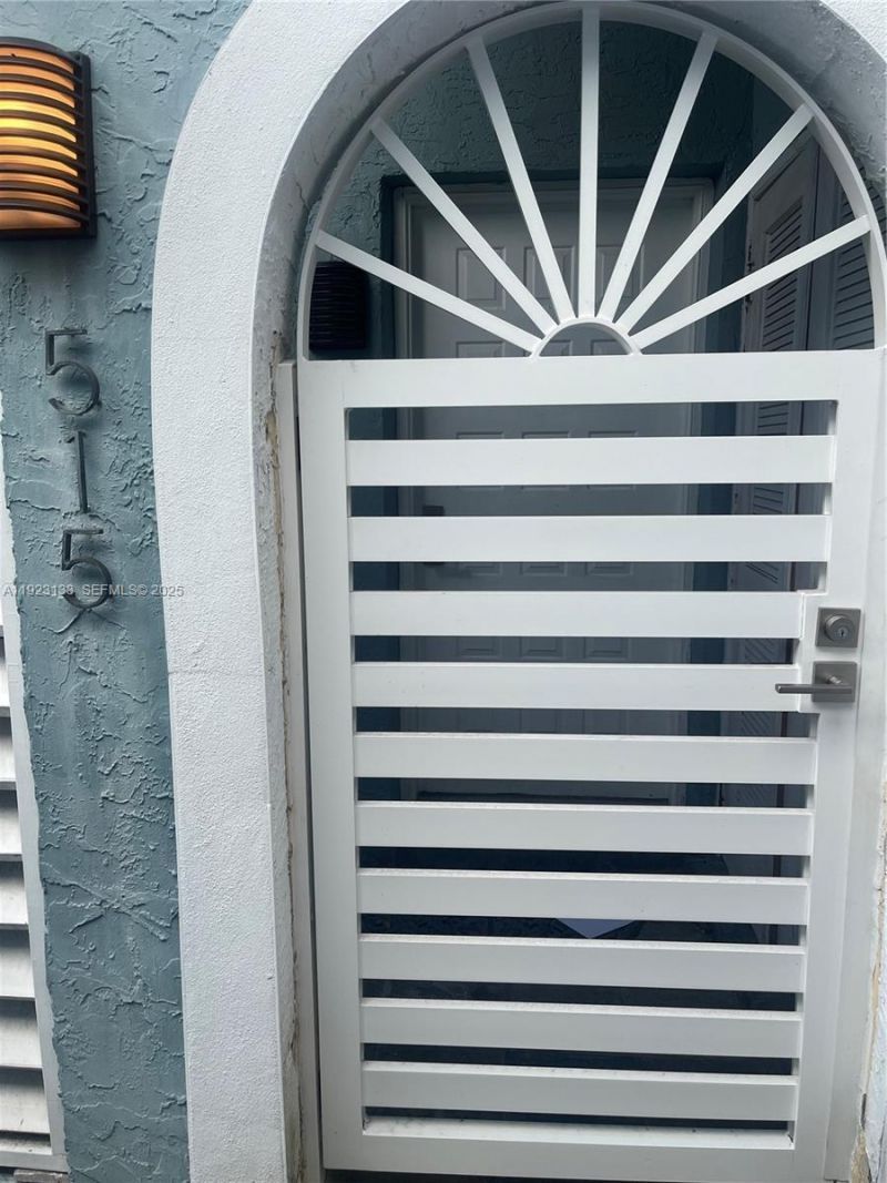 515 NE 38th St, Unit 10, Miami, FL 33137 Photo