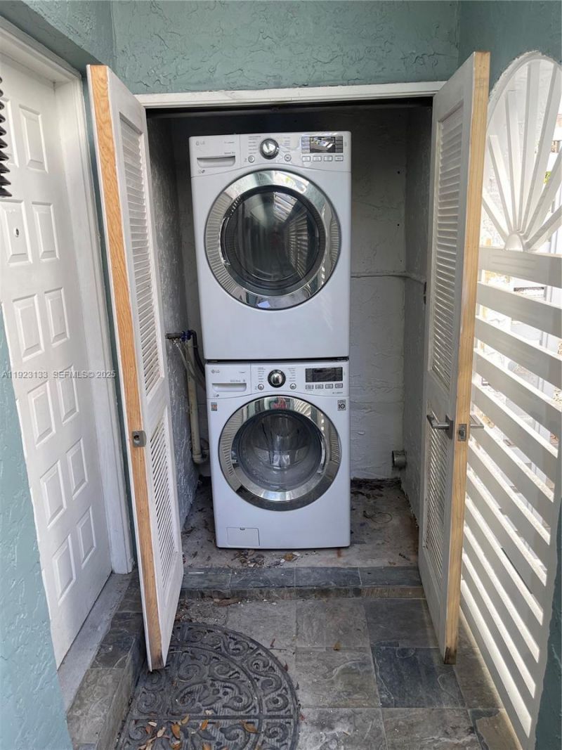 515 NE 38th St, Unit 10, Miami, FL 33137 Photo