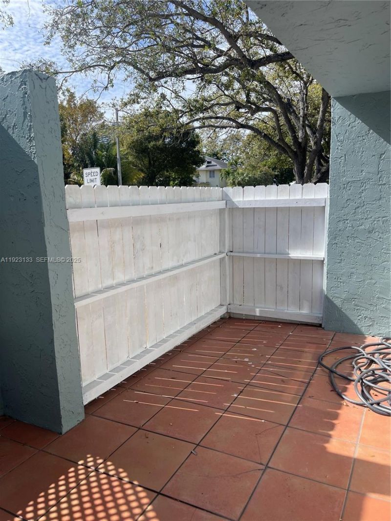 515 NE 38th St, Unit 10, Miami, FL 33137 Photo