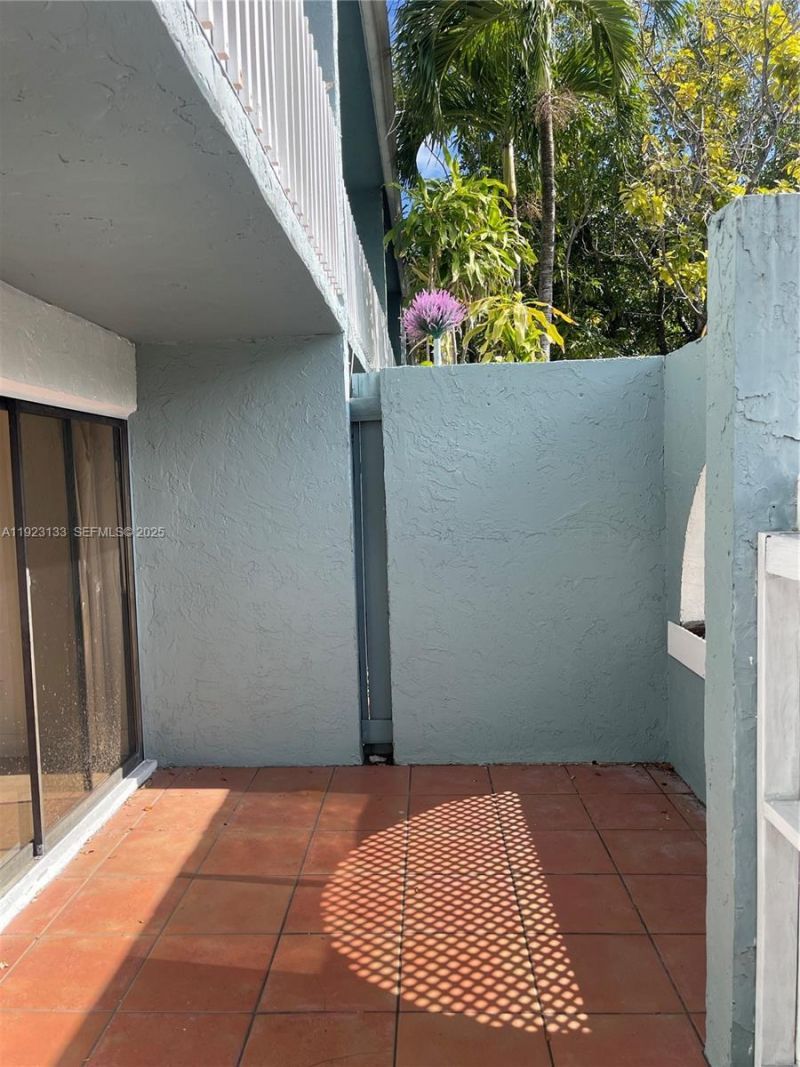 515 NE 38th St, Unit 10, Miami, FL 33137 Photo