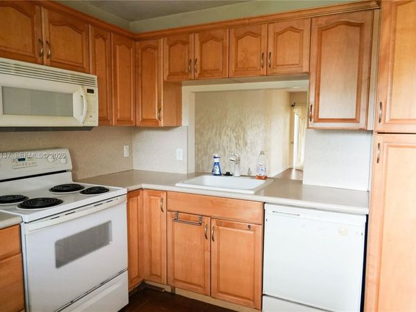 3905 N Nob Hill Rd, Unit 103, Sunrise, FL 33351