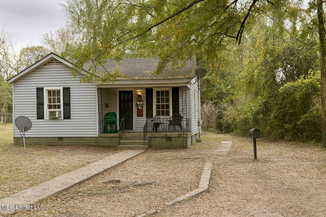 220 Rogers Circle, Brookhaven, MS 39601 Main Photo