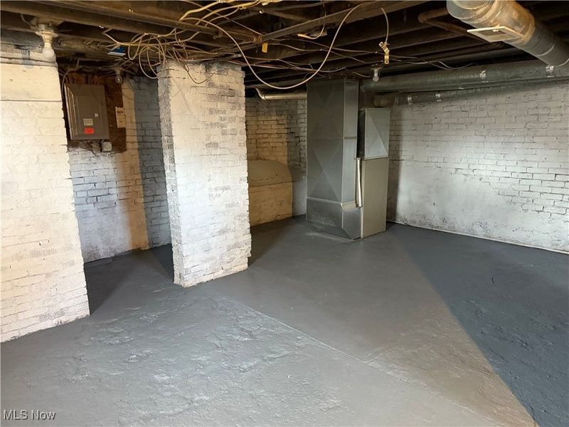 214 W 7th Street, Uhrichsville, OH 44683 Photo 21