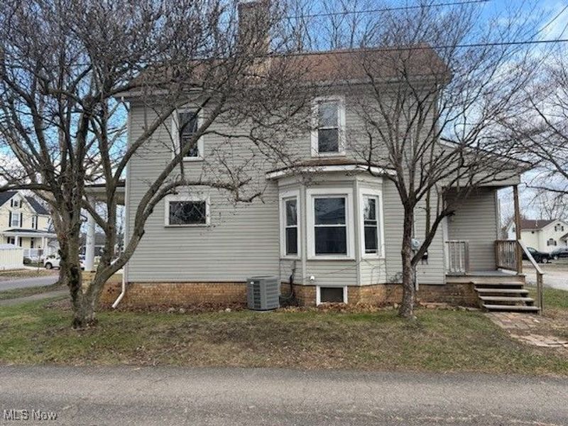 214 W 7th Street, Uhrichsville, OH 44683 Photo 3