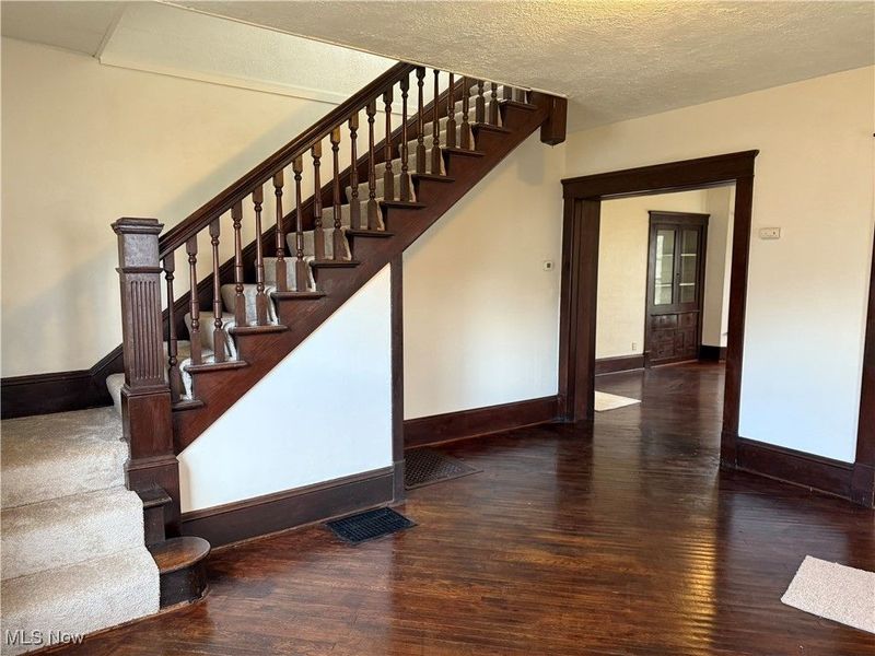 214 W 7th Street, Uhrichsville, OH 44683 Photo 4