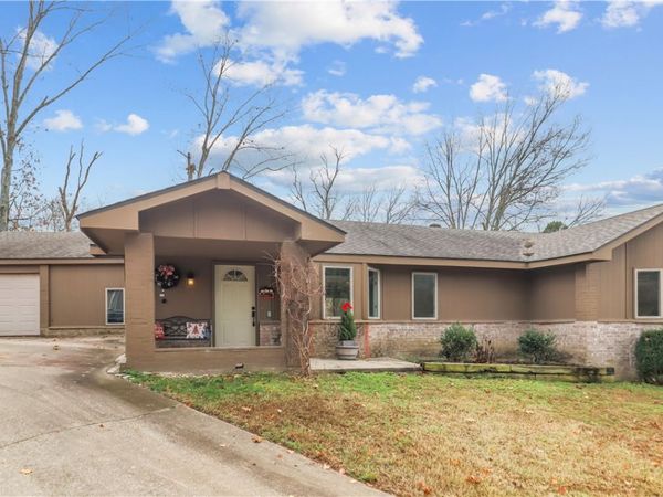 52 Chaucer Drive, Bella Vista, AR 72714