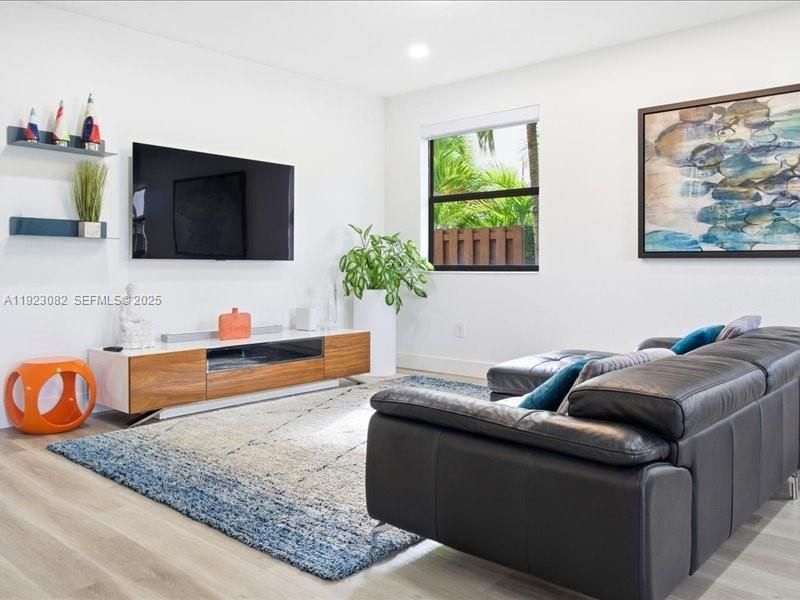 8780 NW 98th Ct, Doral, FL 33178 Photo