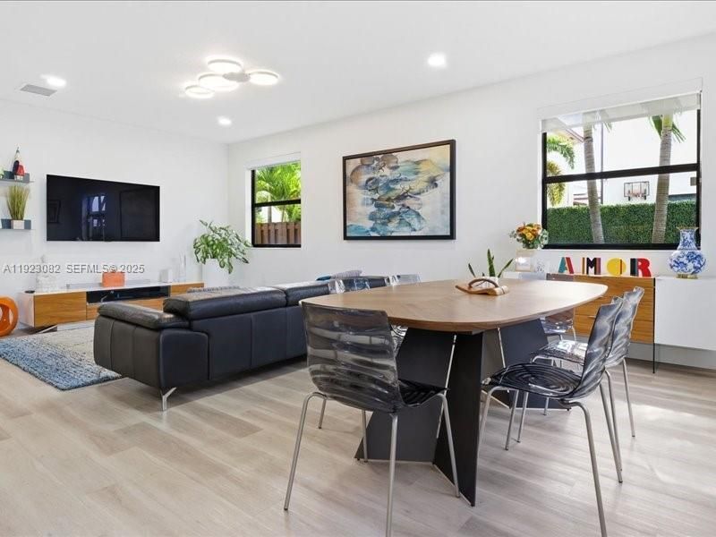 8780 NW 98th Ct, Doral, FL 33178 Photo