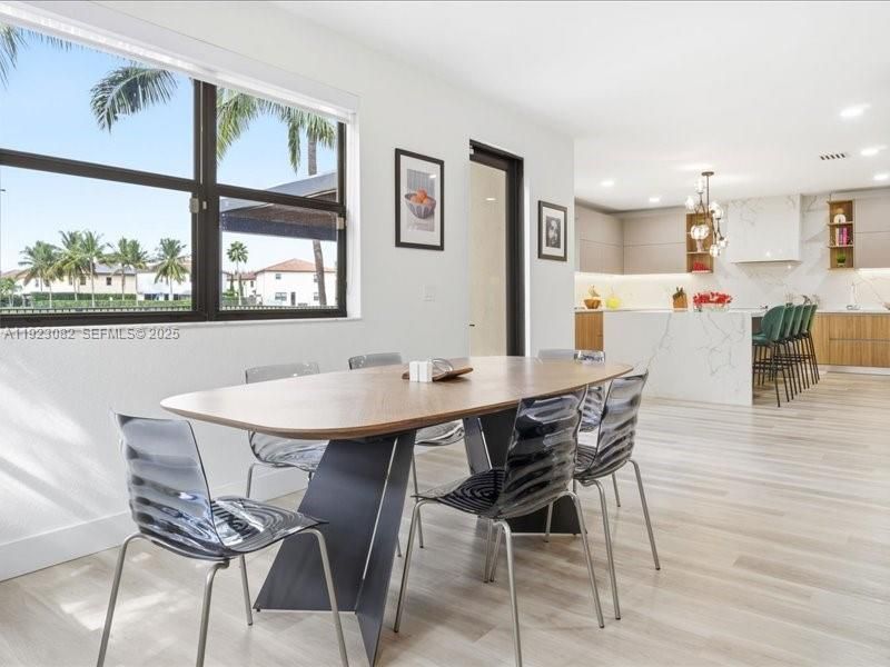 8780 NW 98th Ct, Doral, FL 33178 Photo