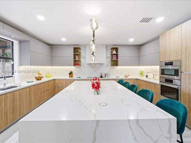 8780 NW 98th Ct, Doral, FL 33178 Photo