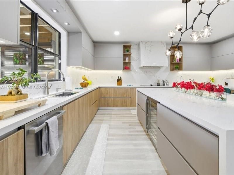 8780 NW 98th Ct, Doral, FL 33178 Photo