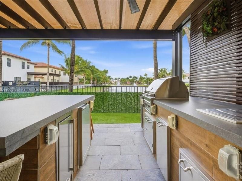 8780 NW 98th Ct, Doral, FL 33178 Photo