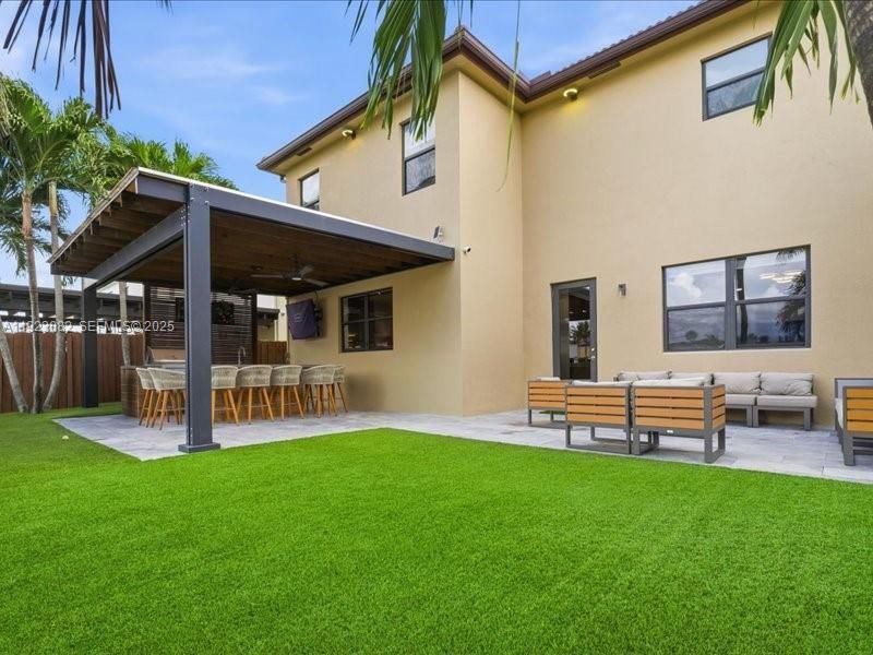 8780 NW 98th Ct, Doral, FL 33178 Photo