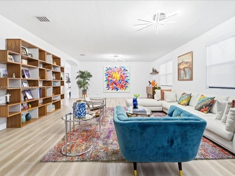 8780 NW 98th Ct, Doral, FL 33178 Photo