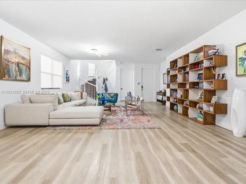 8780 NW 98th Ct, Doral, FL 33178 Photo