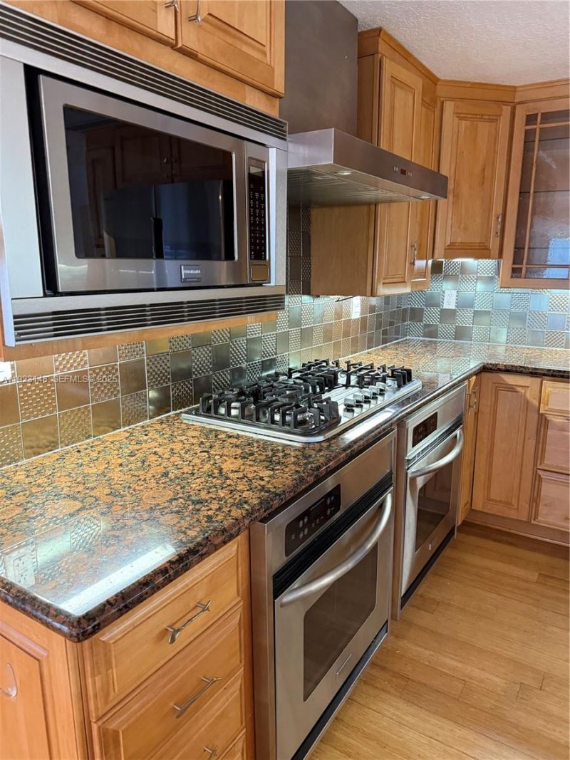 518 & 524 N Riverside Dr, Pompano Beach, FL 33062 Photo