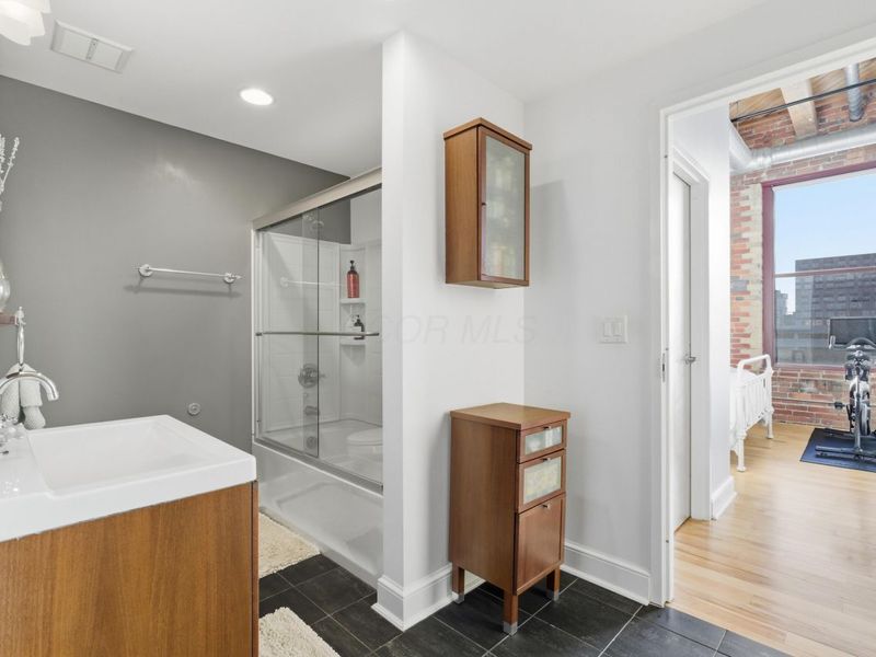 150 E Main Street, Unit 409, Columbus, OH 43215 Photo 17