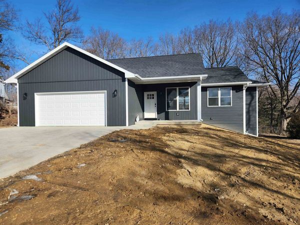 2628 University Avenue, Dubuque, IA 52001