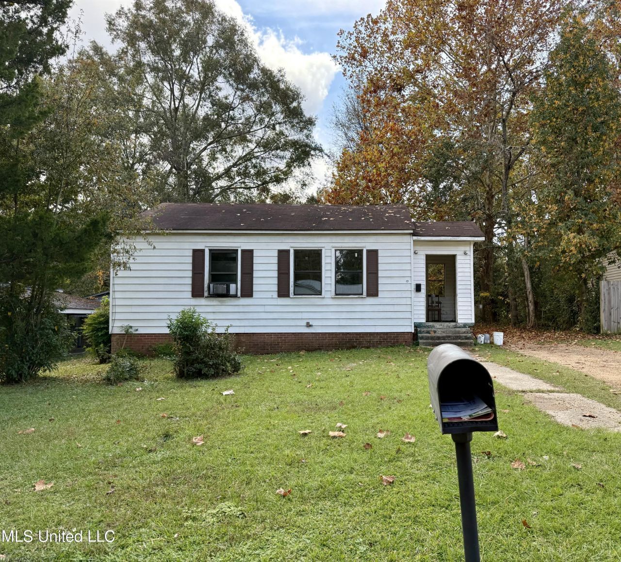 235 Rogers Circle, Brookhaven, MS 39601 Main Photo