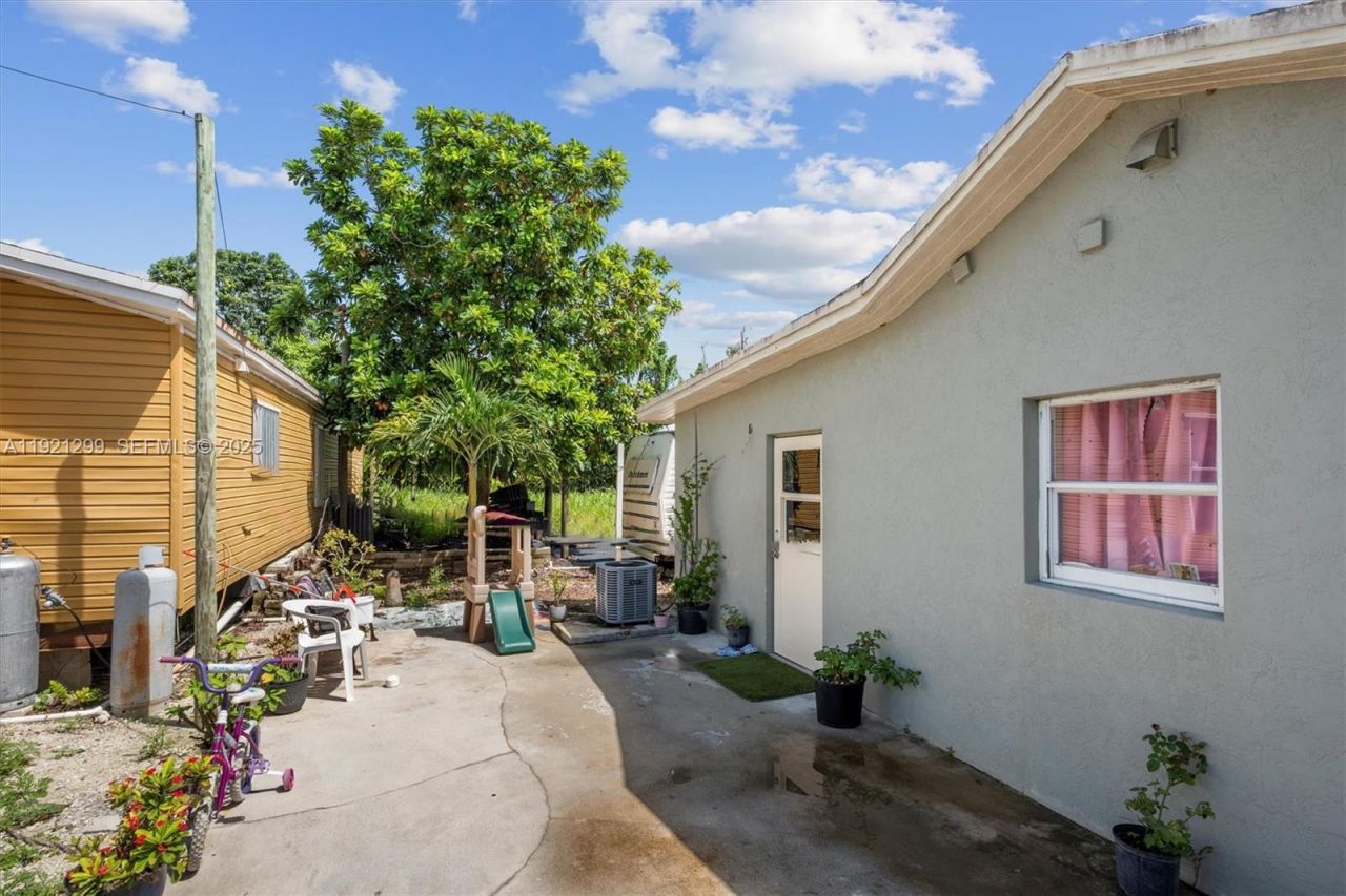 20851 SW 242nd St, Homestead, FL 33031 Photo