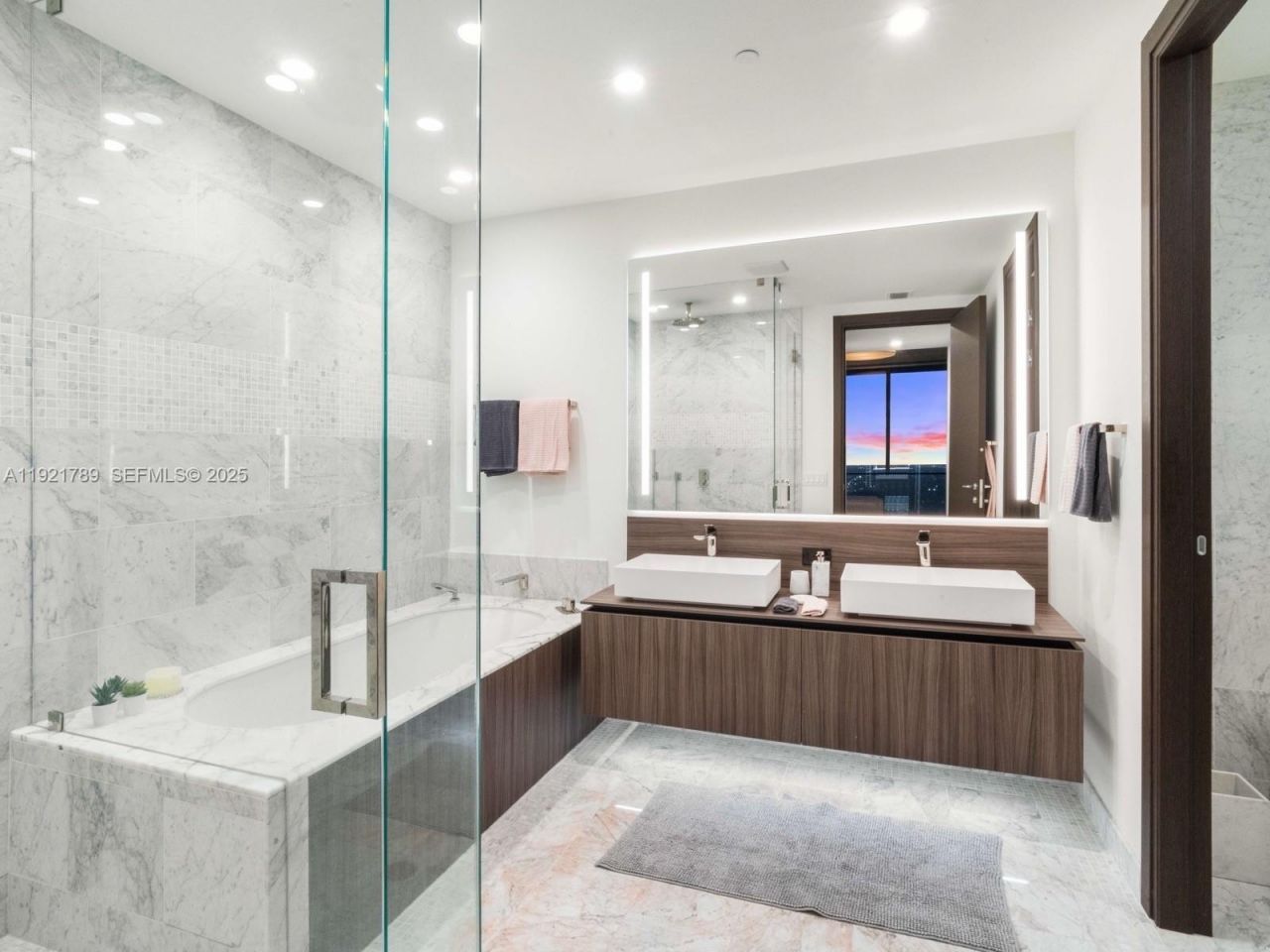 1000 Brickell Plz, Unit PH5706, Miami, FL 33131 Photo