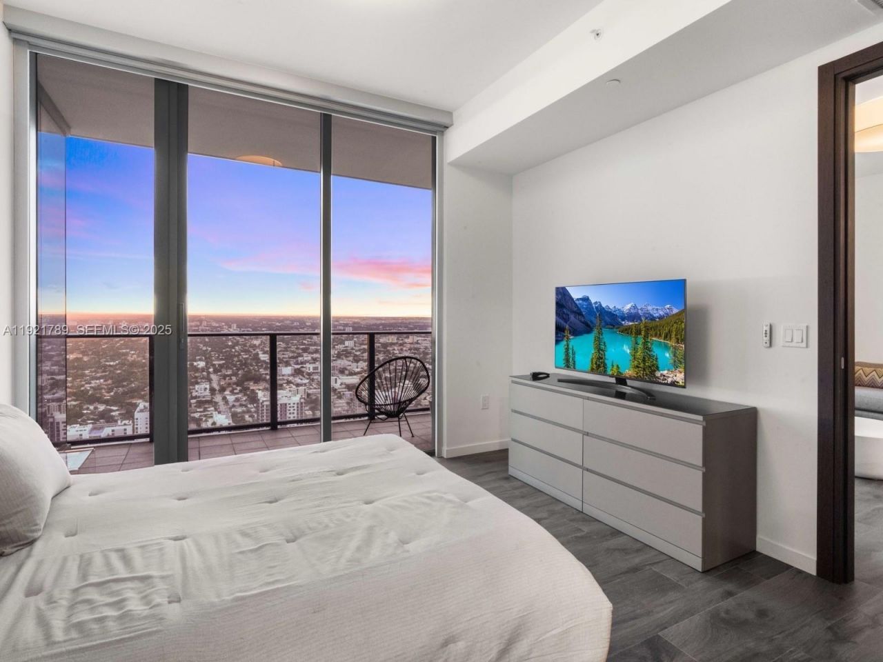 1000 Brickell Plz, Unit PH5706, Miami, FL 33131 Photo