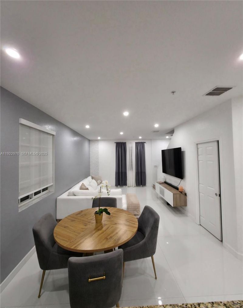 111 NW 2nd Ave, Unit 2, Hallandale Beach, FL 33009 Photo