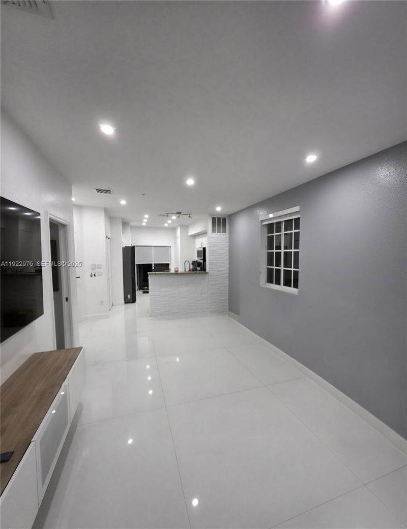 111 NW 2nd Ave, Unit 2, Hallandale Beach, FL 33009 Photo