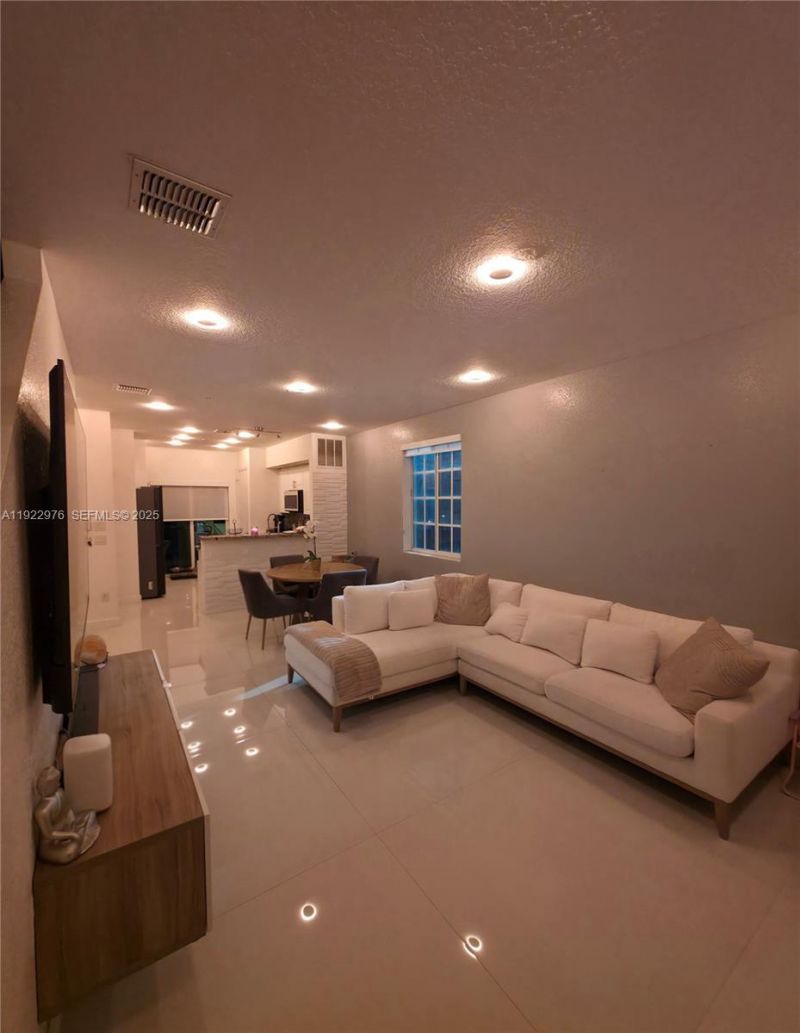 111 NW 2nd Ave, Unit 2, Hallandale Beach, FL 33009 Photo