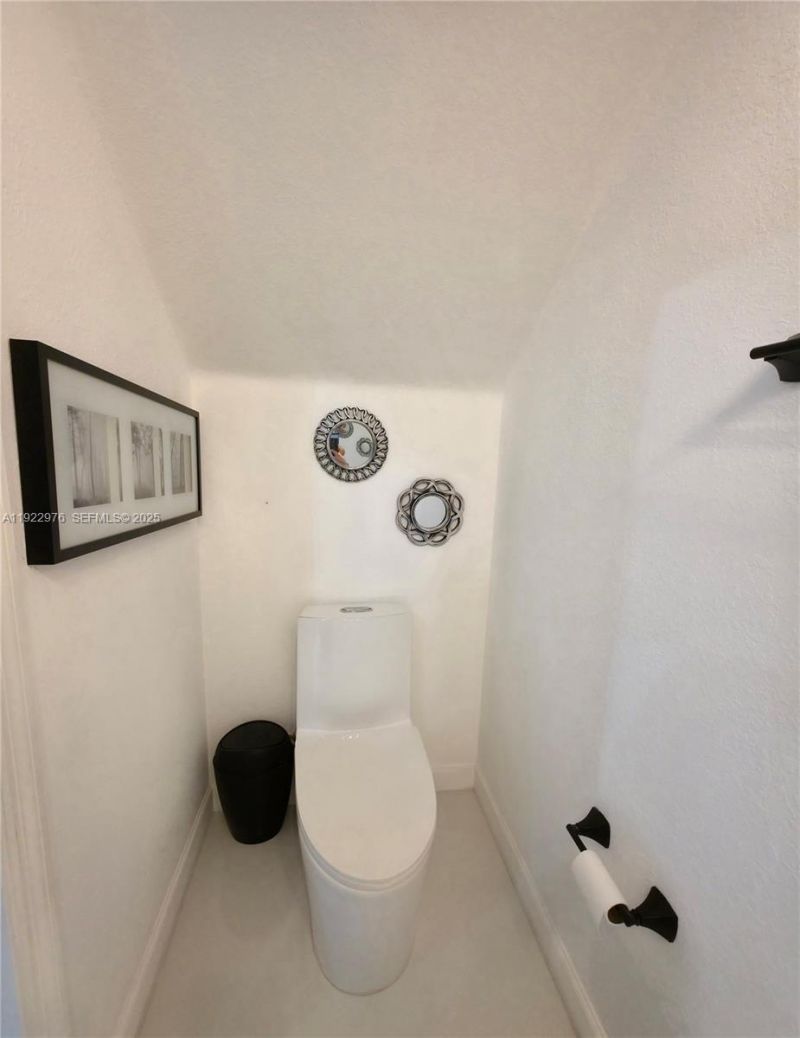 111 NW 2nd Ave, Unit 2, Hallandale Beach, FL 33009 Photo