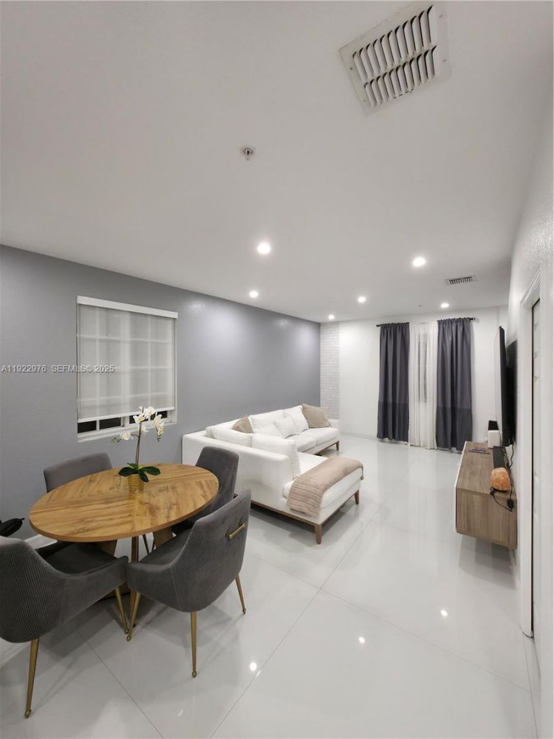 111 NW 2nd Ave, Unit 2, Hallandale Beach, FL 33009 Photo