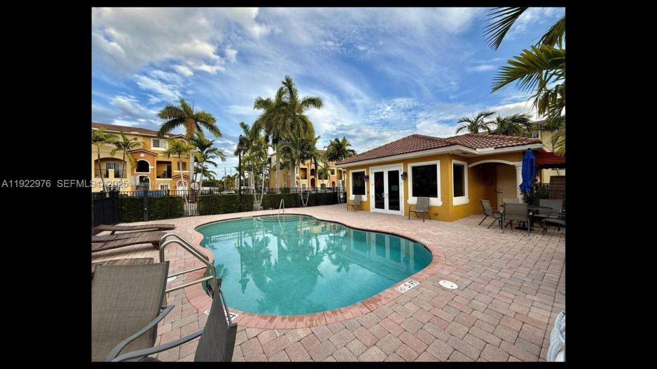 111 NW 2nd Ave, Unit 2, Hallandale Beach, FL 33009 Photo