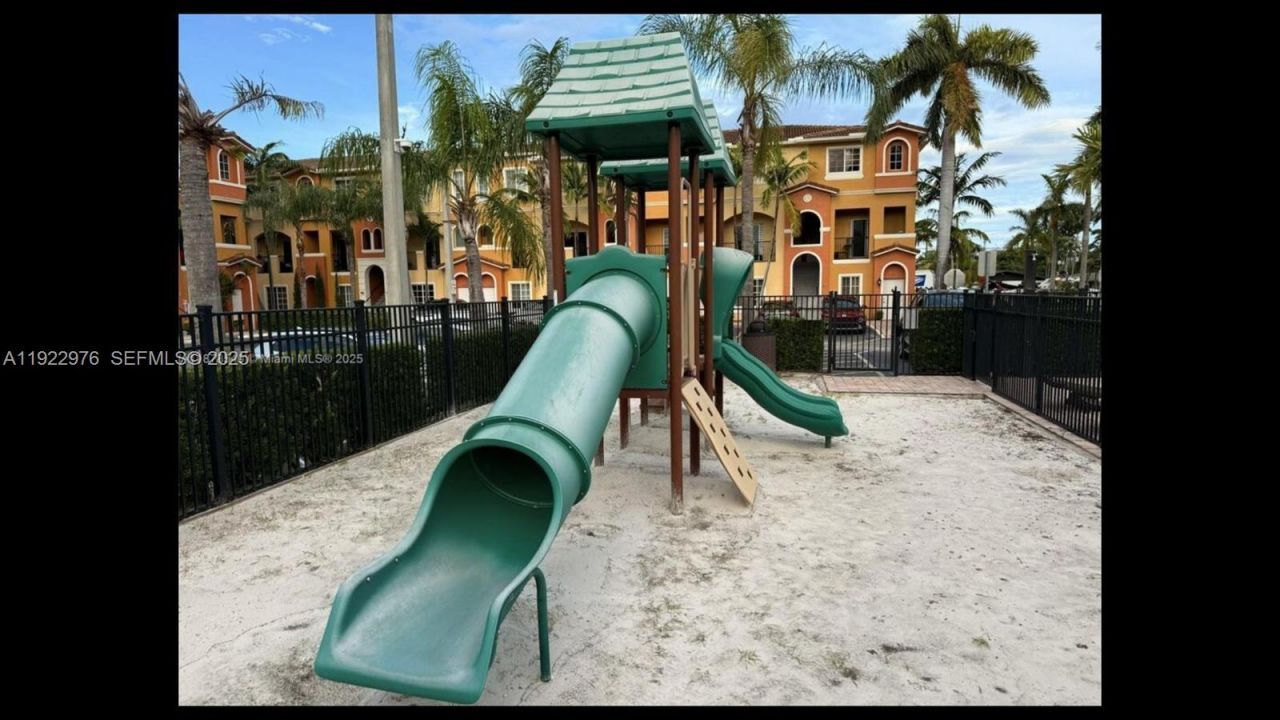 111 NW 2nd Ave, Unit 2, Hallandale Beach, FL 33009 Photo