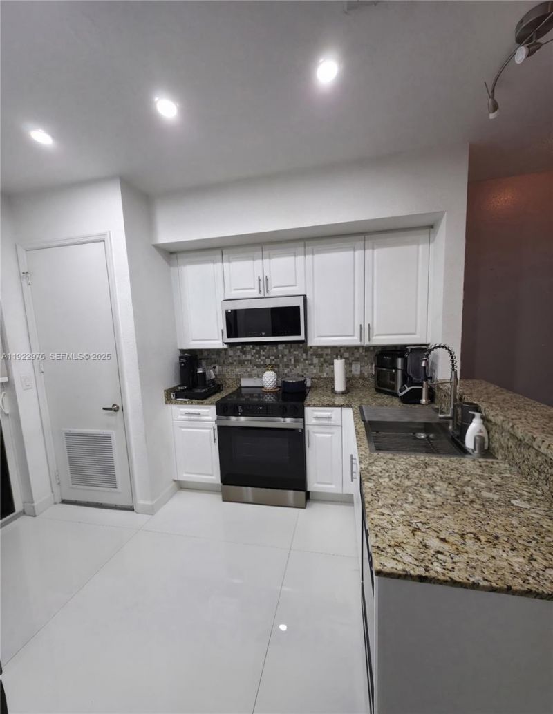 111 NW 2nd Ave, Unit 2, Hallandale Beach, FL 33009 Photo