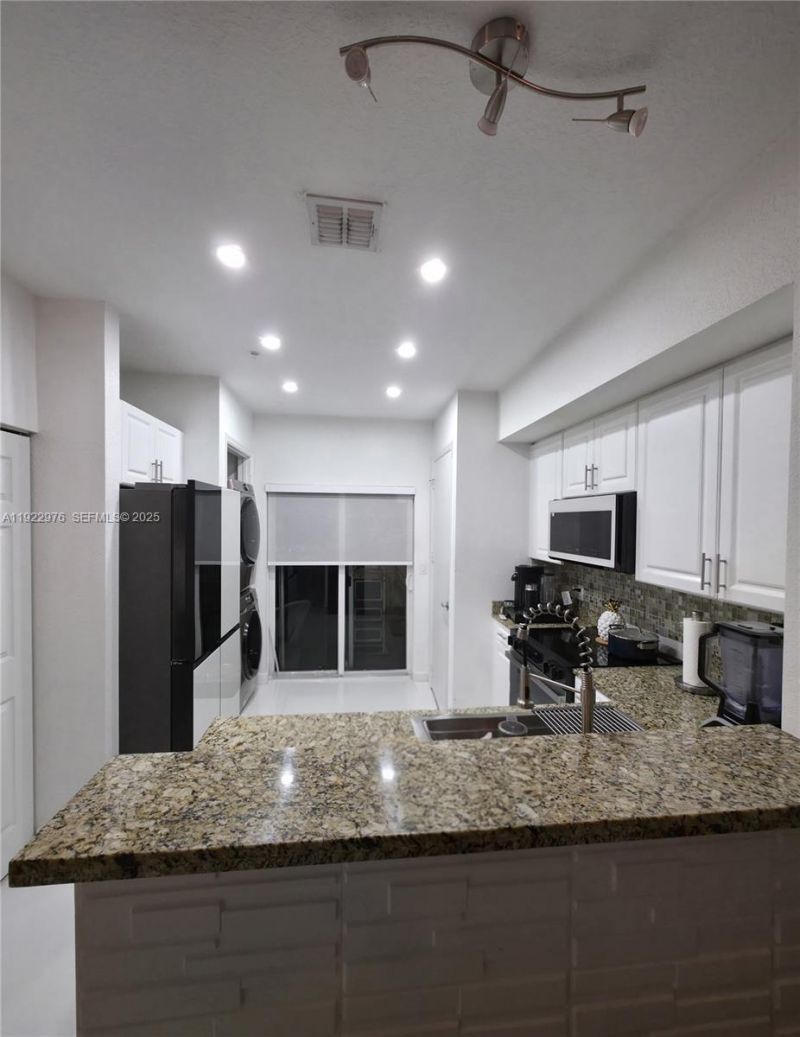 111 NW 2nd Ave, Unit 2, Hallandale Beach, FL 33009 Photo