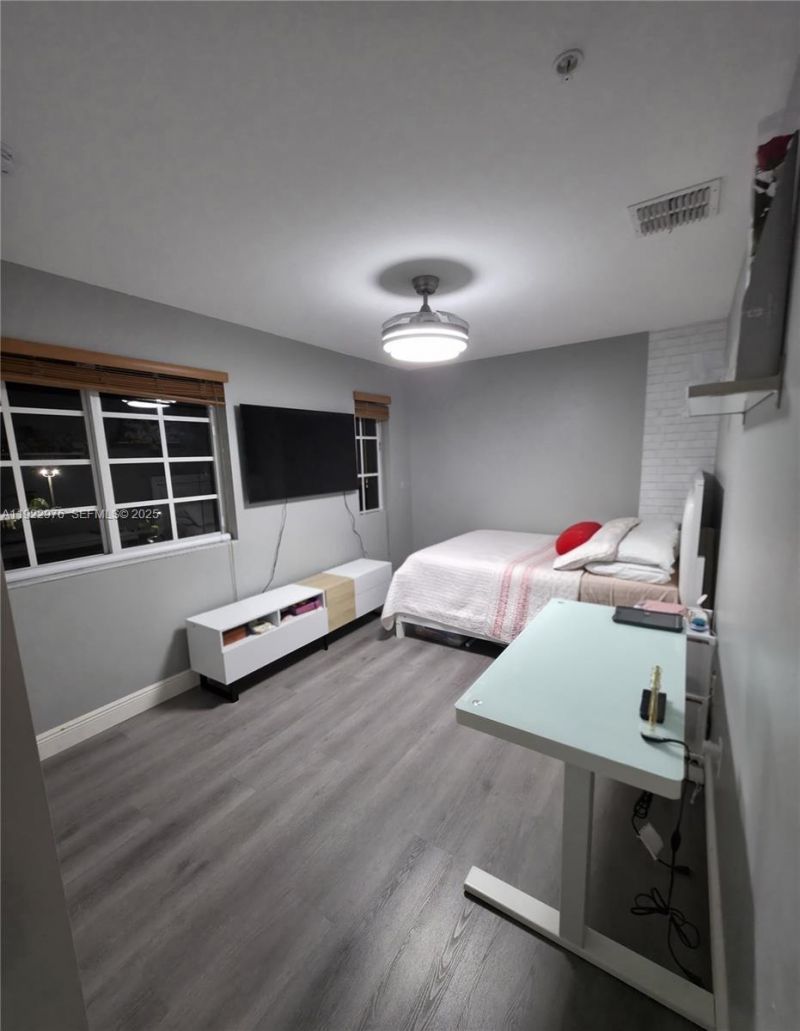 111 NW 2nd Ave, Unit 2, Hallandale Beach, FL 33009 Photo