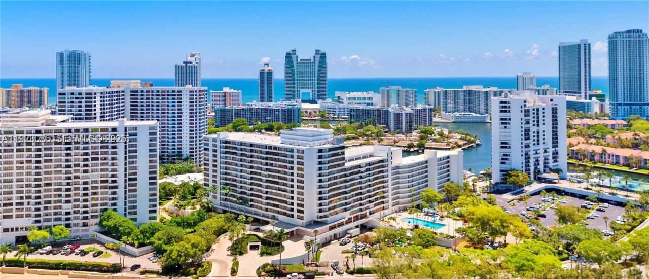 2500 Parkview Dr, Unit 1214, Hallandale Beach, FL 33009 Photo