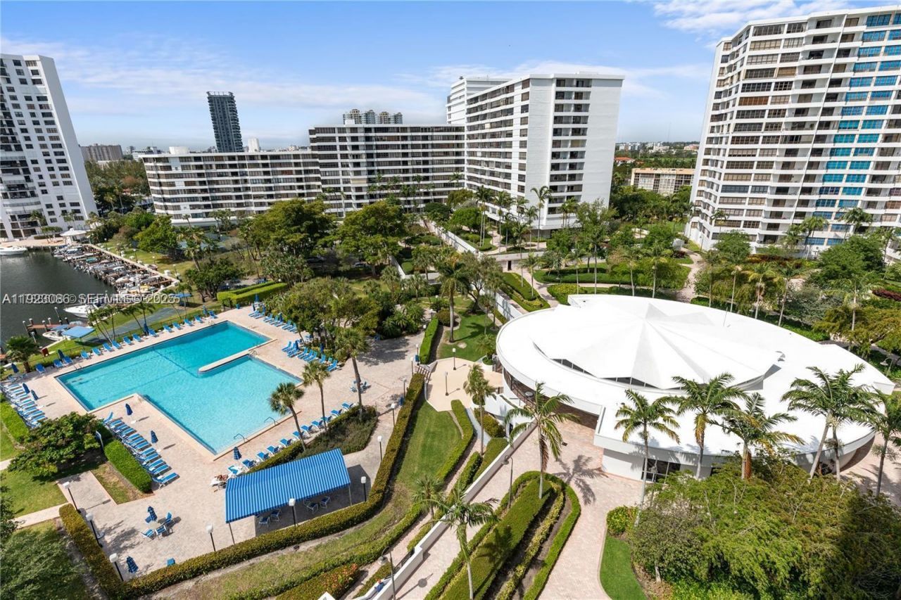 2500 Parkview Dr, Unit 1214, Hallandale Beach, FL 33009 Photo