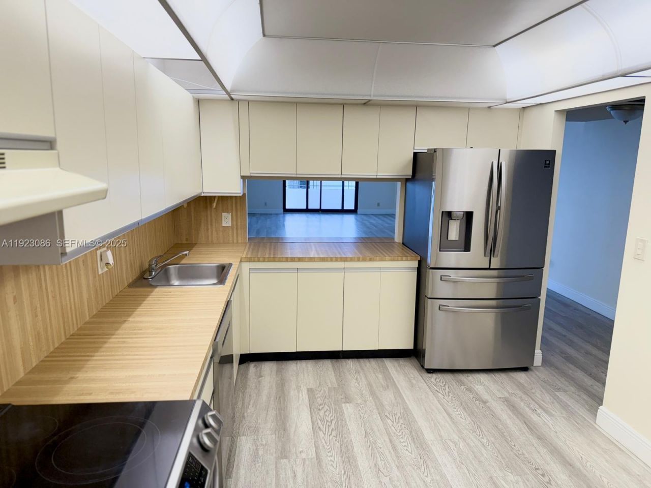 2500 Parkview Dr, Unit 1214, Hallandale Beach, FL 33009 Photo