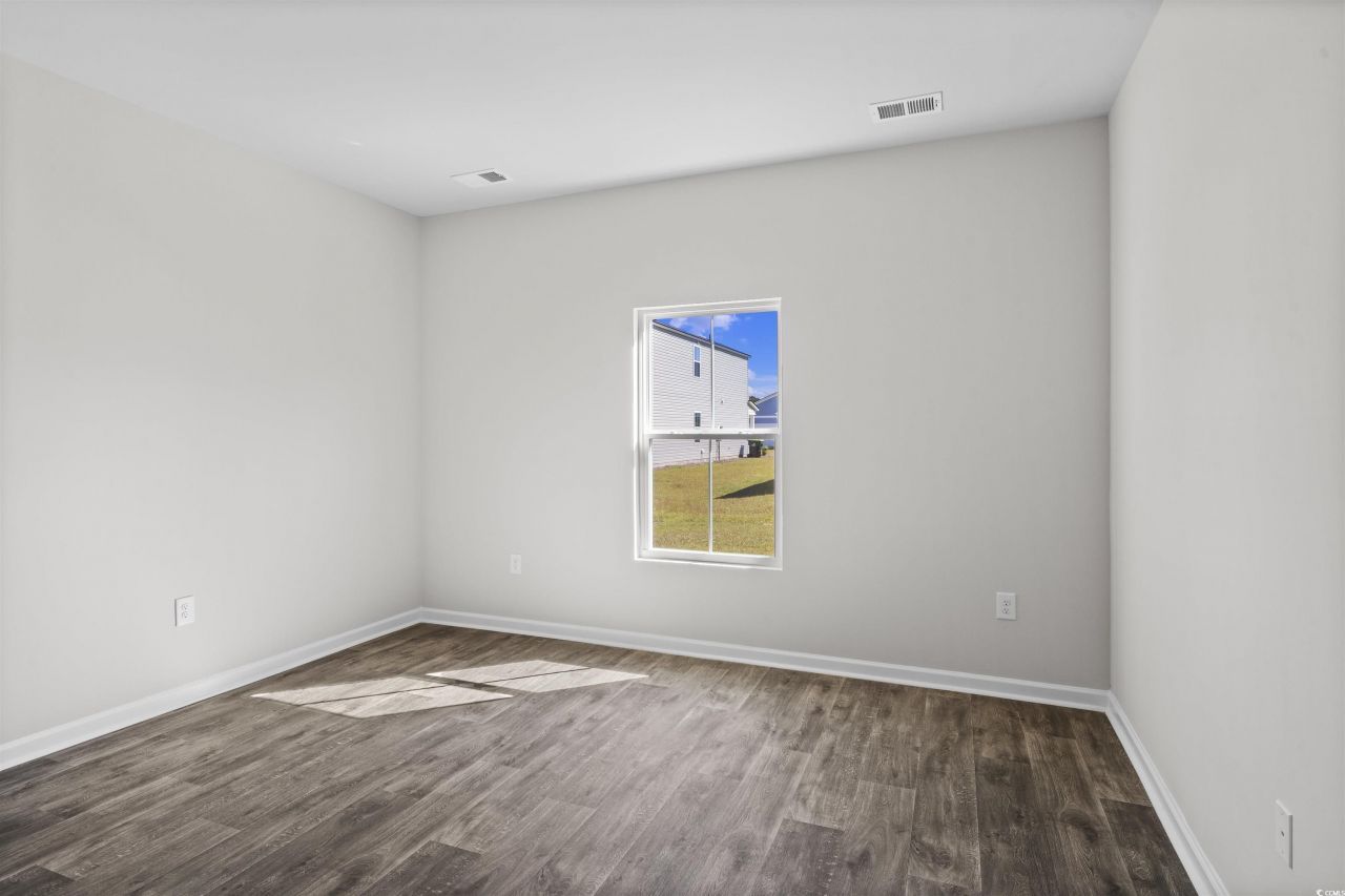 865 Wapama St. Photo 2