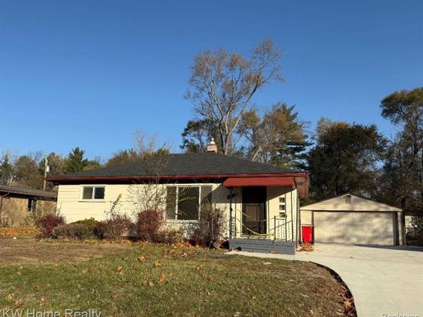 25630 W 10 Mile Road, Southfield, MI 48033