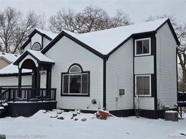 2727 Riverside Drive, Waterford Twp, MI 48329