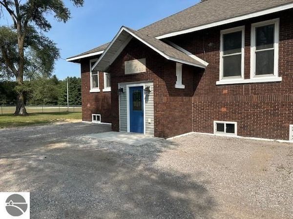 7038 Blanchard Road W, Blanchard, MI 49310