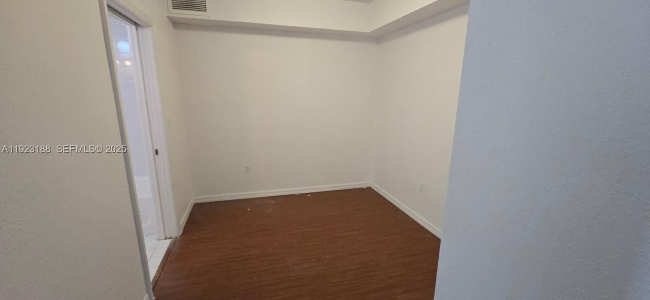 120 SW 8th Ave, Unit 802, Miami, FL 33130 Photo